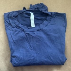 Lululemon crop top navy size 6